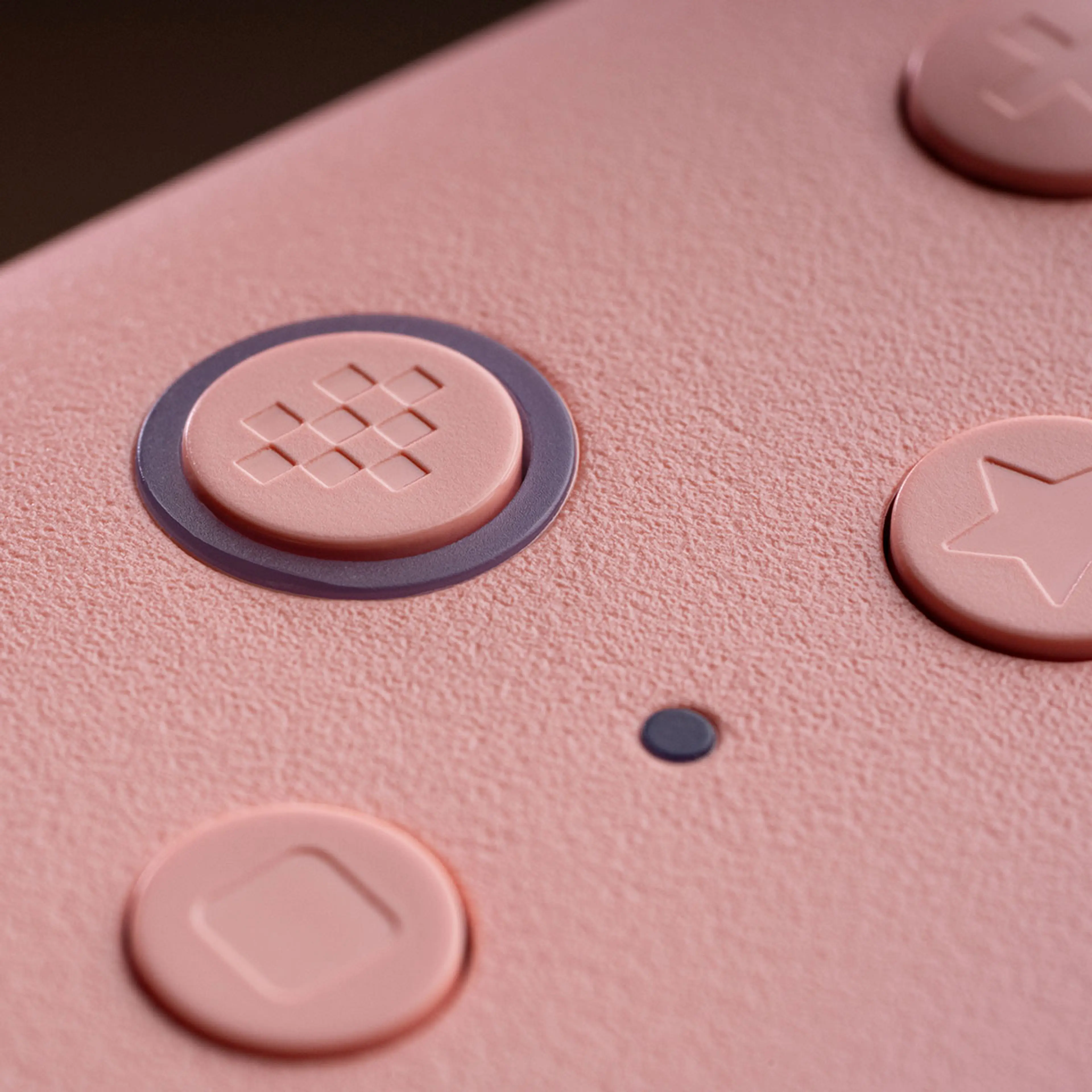 Home button and small status light on the Peach Ultimate 2C Wireless