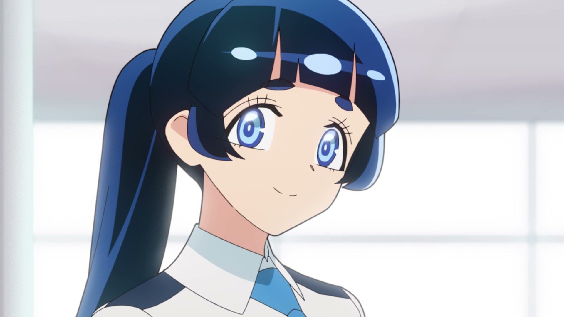 Nao Ippongi smiles in her police uniform.