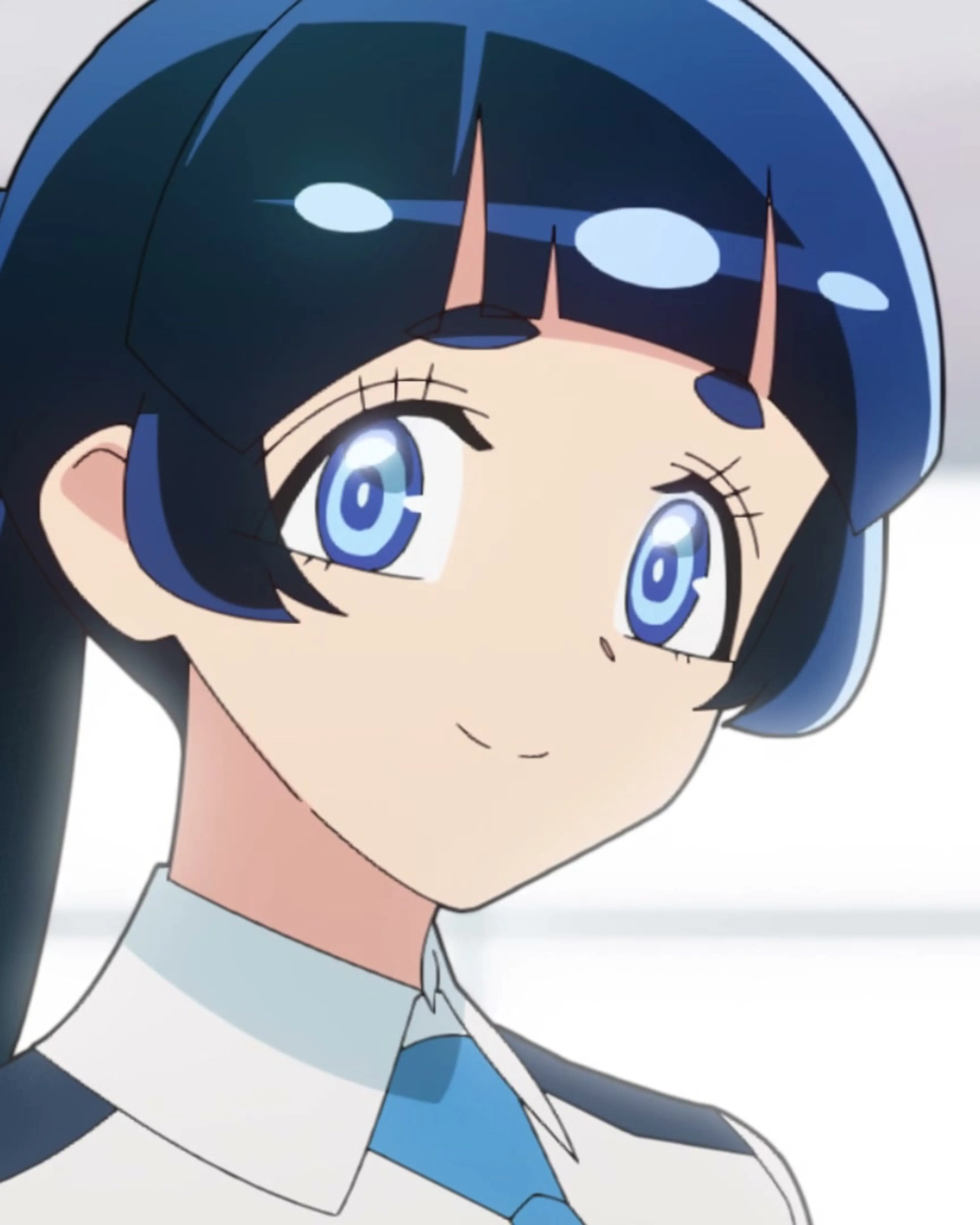 Nao Ippongi smiles in her police uniform.