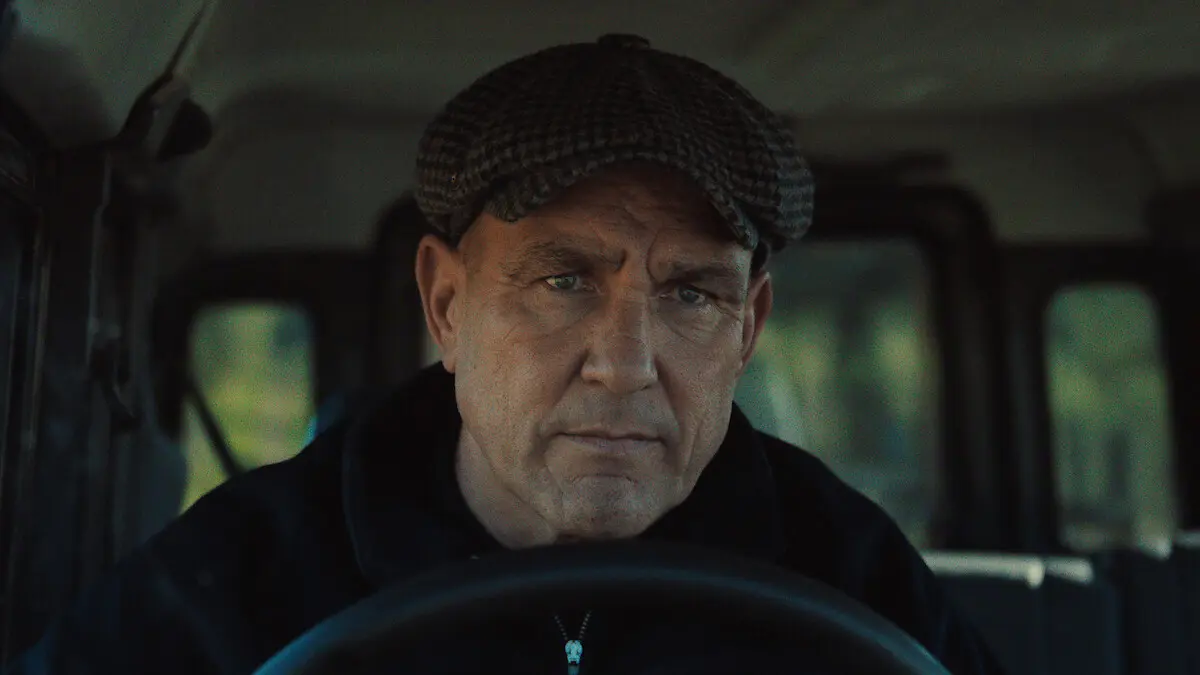 Vinnie Jones as Geoff driving a car in The Gentlemen Season 2.