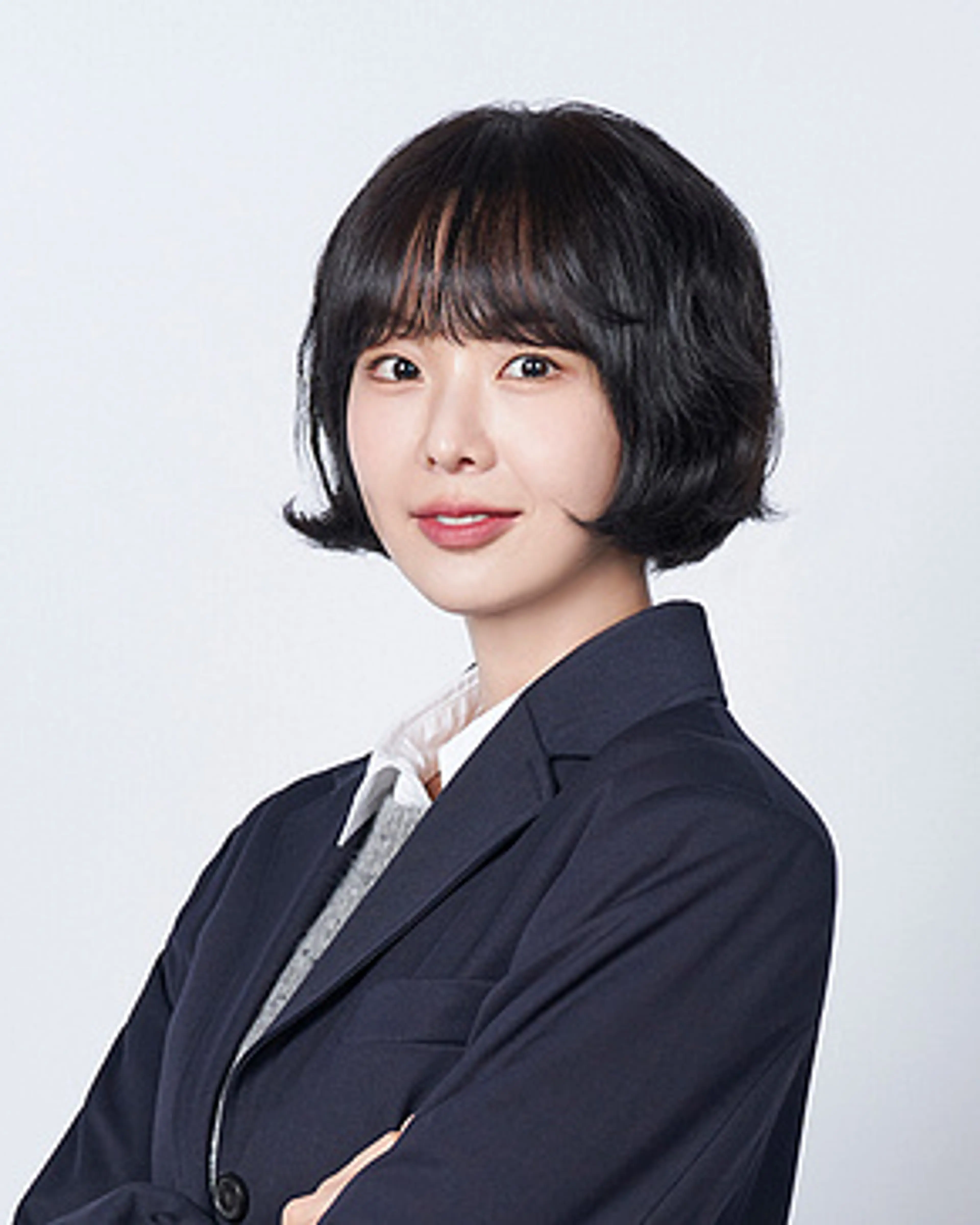 Keum Sae-rok as Lee Da-rim in the KBS World Iron Family cast portrait.